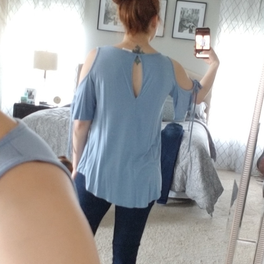Blouse - Picture 2 of 3